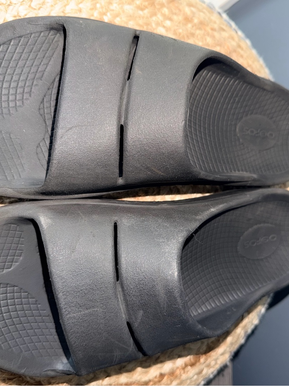 OOFOS Comfort Recovery Slides. - Picture 3 of 5